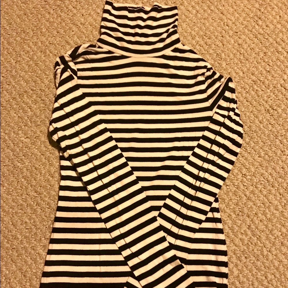 5/$25 Black & White Striped Turtleneck *Read Note